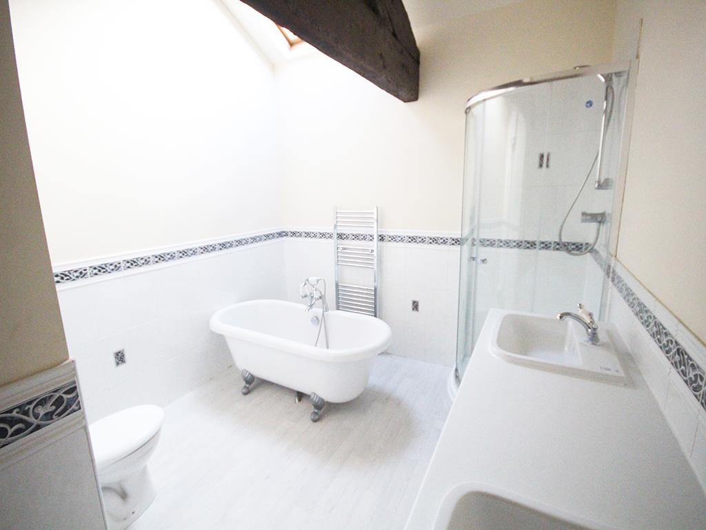 4 bedroom house To Let in Barnoldswick - IMG_0732.jpg